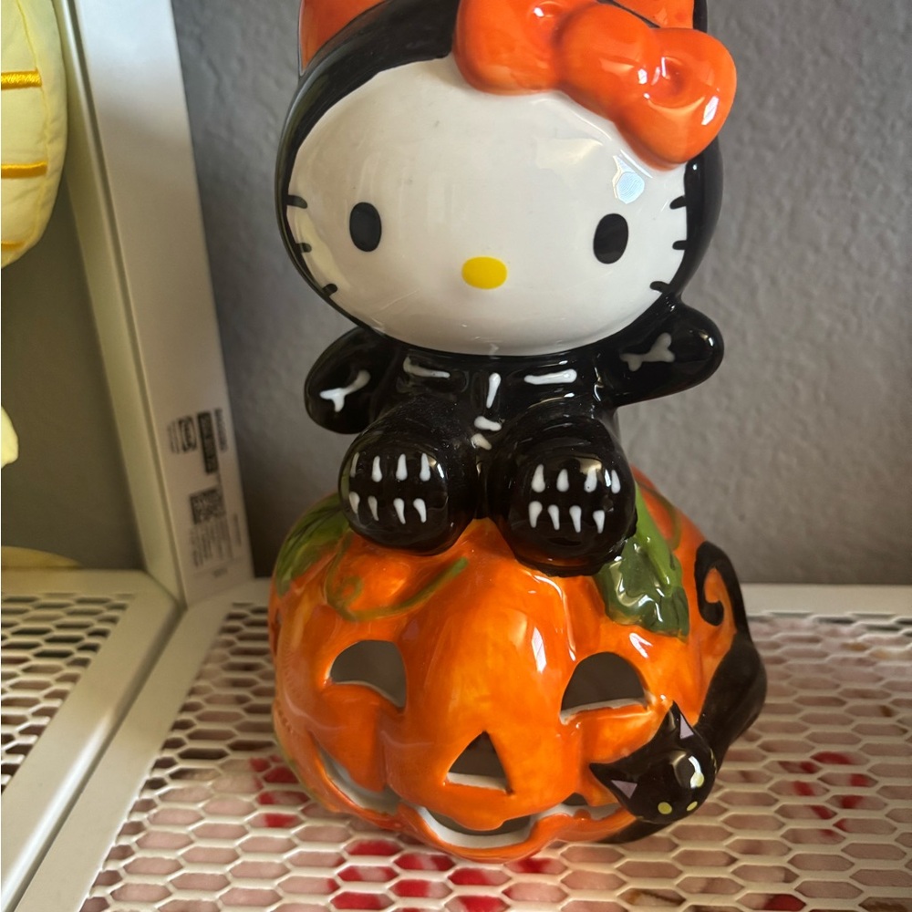Hello Kitty Halloween Figurine